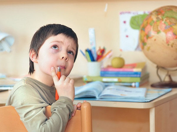 Neskuchnaya pētījums: kā pareizi aprīkot studenta darba vietā