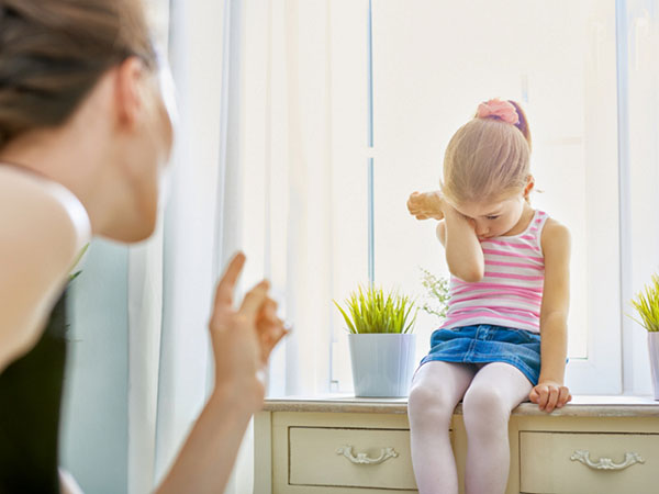 Kautrīgs bērns: ko darīt ar vecākiem
