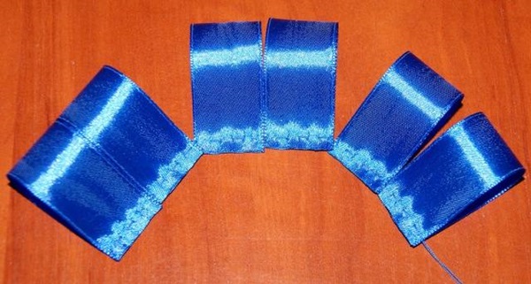 Kā padarīt lentu no satīna lentes ar savām rokām