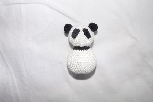 Trikotāžas Panda rotaļlieta ar savām rokām