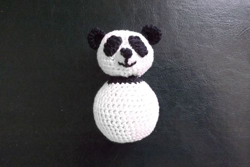 Trikotāžas Panda rotaļlieta ar savām rokām