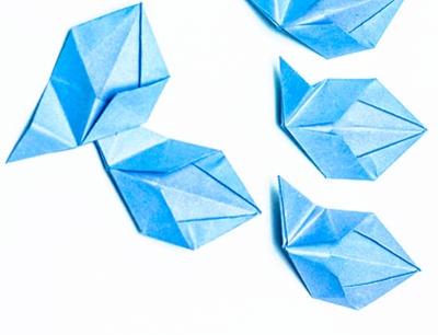 Kā padarīt origami ziedu ar savām rokām