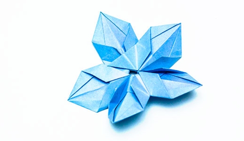 Kā padarīt origami ziedu ar savām rokām