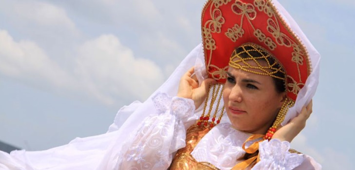 Krievu kokoshniks no kartona