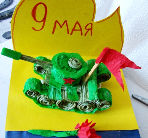 Amatniecība 9.maijā ar savām rokām: papīra tvertne