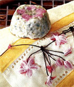 Ziepes ar rokām: Sakura zieds Ziepes ar rokām: Sakura zieds