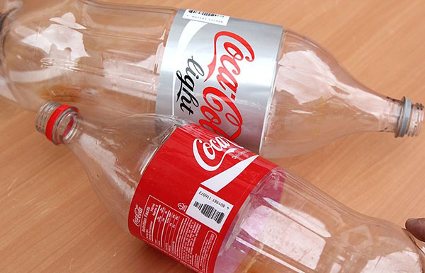Jaunas amatniecības no plastmasas pudeles ar savām rokām dārzā un dārzā