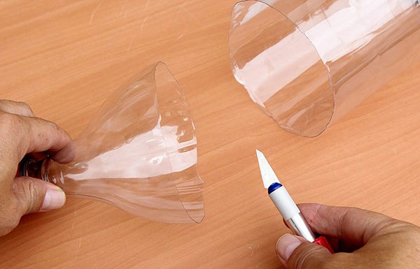 Jaunas amatniecības no plastmasas pudeles ar savām rokām dārzā un dārzā