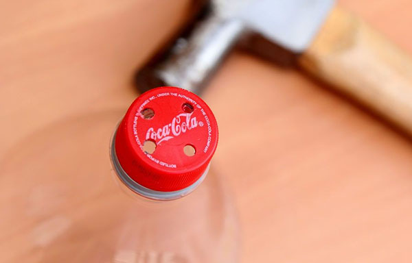 Jaunas amatniecības no plastmasas pudeles ar savām rokām dārzā un dārzā