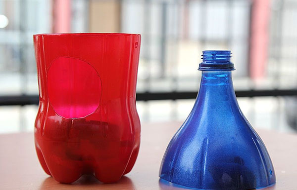 Jaunas amatniecības no plastmasas pudeles ar savām rokām dārzā un dārzā