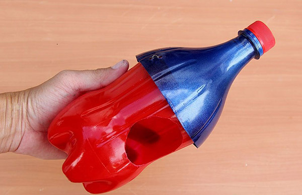 Jaunas amatniecības no plastmasas pudeles ar savām rokām dārzā un dārzā