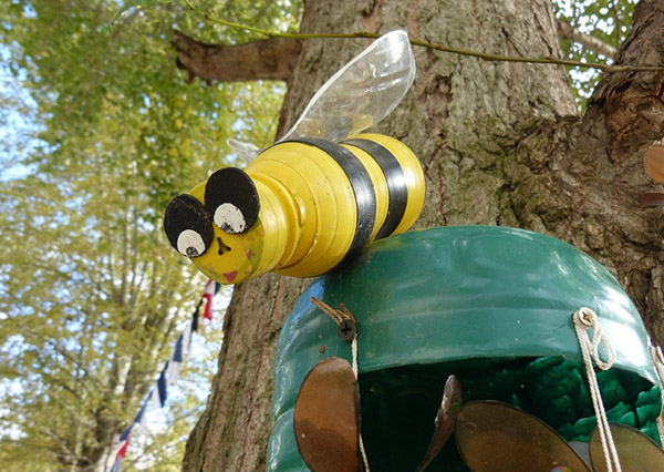 Jaunas amatniecības no plastmasas pudeles ar savām rokām dārzā un dārzā