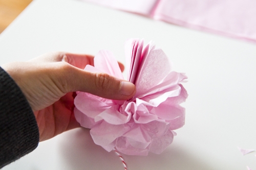 Kā padarīt pom-poms no papīra