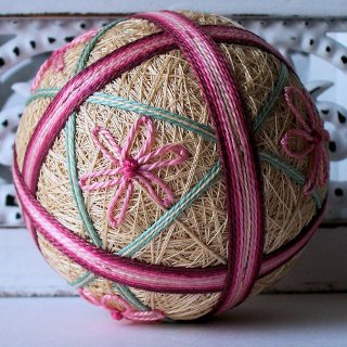 Temari: vītņu bumbiņas Temari: vītņu bumbiņas