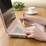 Kā tīrīt savu klēpjdatora tastatūru? Kā tīrīt savu klēpjdatora tastatūru?