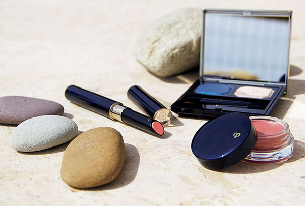 Apdares dabiskums: grims ar jauniem produktiem Clé de Peau S / S 2017