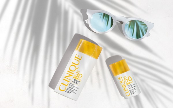 Neredzama aizsardzība: miecēšanas aģenti Clinique Mineral Sunscreen