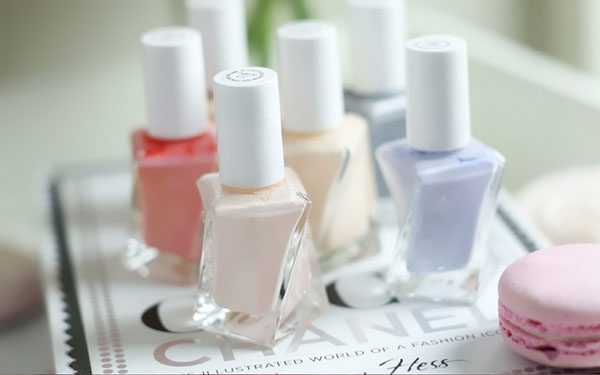 Pastels manikīrs: laku kolekcija Essie Gel Couture Ballet Nudes 2017