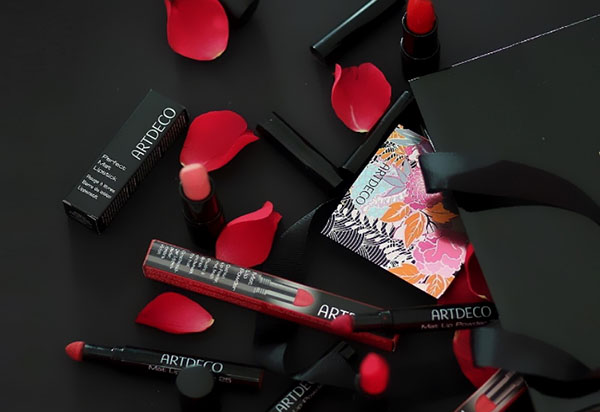 Svētku grims ar dekoratīvo kolekciju Artdeco Hypnotic Blossom