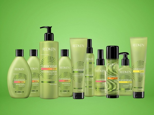 Wavy revolūcija: jauni priekšmeti cirtainiem ķiršiem Redken Curvaceous