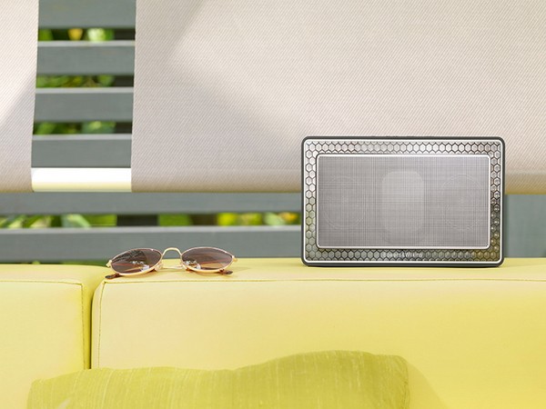 Stila un tehnoloģiju vienotība: sleja Bowers & Wilkins T7 Gold Edition