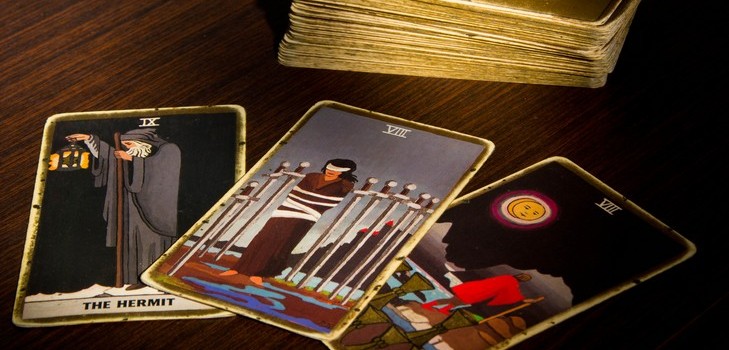 Tarot noķeršana nākotnei