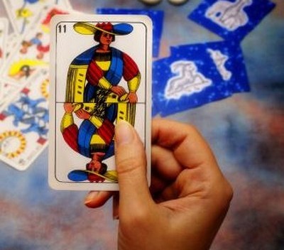 Tarot noķeršana nākotnei