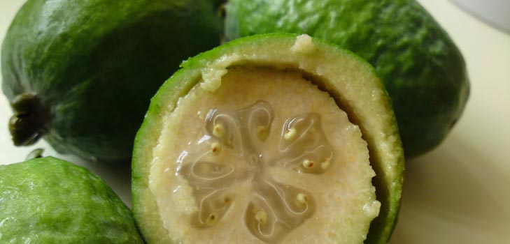 Kā ēst feijoa: kā ēst pareizi feijoa