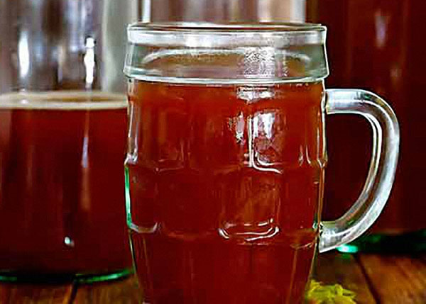 Kā maldināt kvass pārdevējus: izvēlies noderīgu vasaras dzērienu