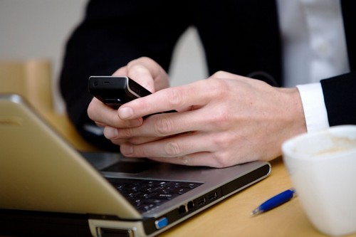 kam pieder mobilais tālrunis