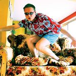 CouchSurfing: mēs ceļojam dīvānos CouchSurfing: mēs ceļojam dīvānos