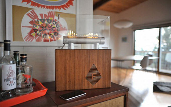Fire magic: kolonnas kamīns Fireside Audiobox