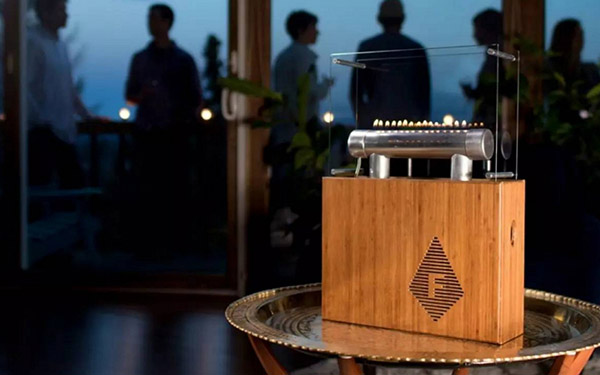Fire magic: kolonnas kamīns Fireside Audiobox