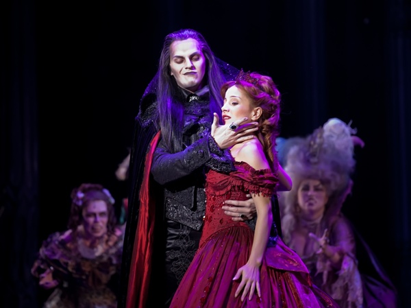 Mīļie par vampīriem, kurus ir vērts redzēt. Leģendārais vampīru bumba
