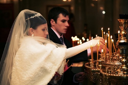 Kāzu ceremonija pareizticīgo un katoļu baznīcās