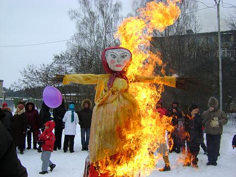 Dziesmas Pankūka dienā: krievu tautas eļļas dziesmu teksti