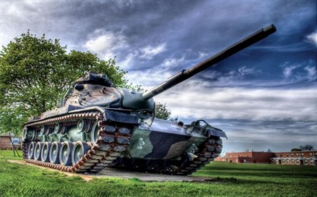 Oficiālie un pieskarošie apsveikumi Tankera dienā dzejā un prozā