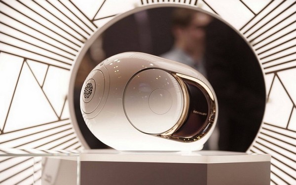 Skaņas revolūcija: bezvadu skaļrunis Devialet Gold Phantom