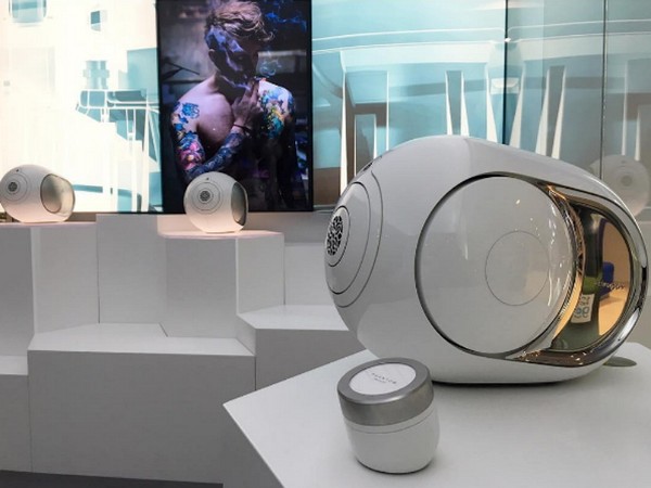 Skaņas revolūcija: bezvadu skaļrunis Devialet Gold Phantom