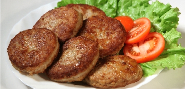 kotletes uz plāksnes