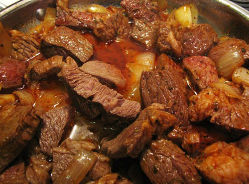 Liellopu gulašs ar kartupeļiem