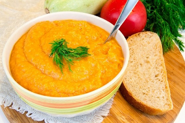 Caviar no cukini - receptes ar majonēzi, pipariem, izmantojot gaļas mašīnā, daudzfaktori