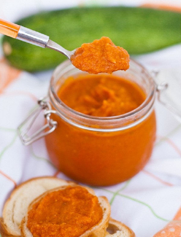 Caviar no cukini - receptes ar majonēzi, pipariem, izmantojot gaļas mašīnā, daudzfaktori
