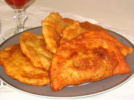 Kaukāziešu pīrāgi ar gaļu - ķebureks Kaukāziešu pīrāgi ar gaļu - ķebureks