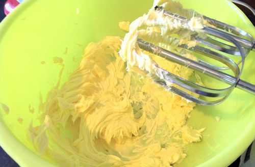 Delicious un neparasta kūka multivarka - soli pa solim ar fotogrāfijām
