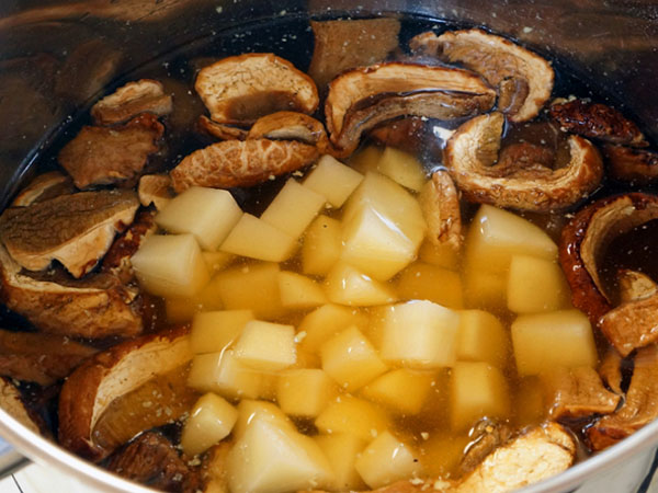 Vienkārša recepte: krēmveida zupa ar sēnēm