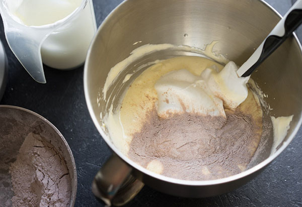Paradīzes prieks: recepte delicious desertu Trīs piens