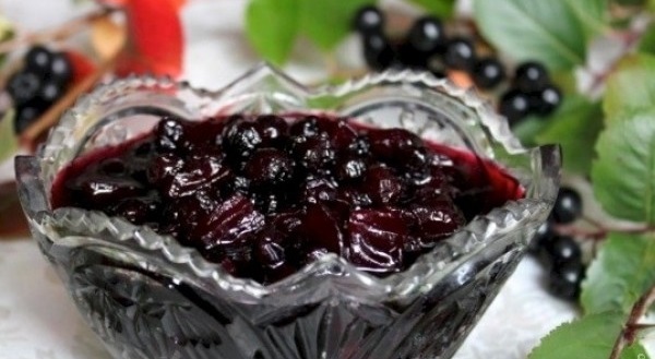 Jam no plūmēm un sīpolu Jam no plūmēm un sīpolu