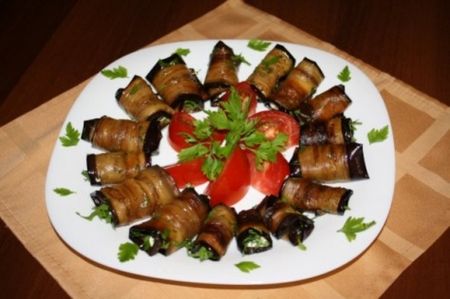 Baklažānu rullīši: receptes