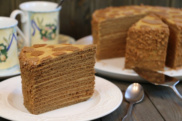 Cake ceptuve: mēs sagatavojam mīksto cepumu kūkas par labākajām receptēm